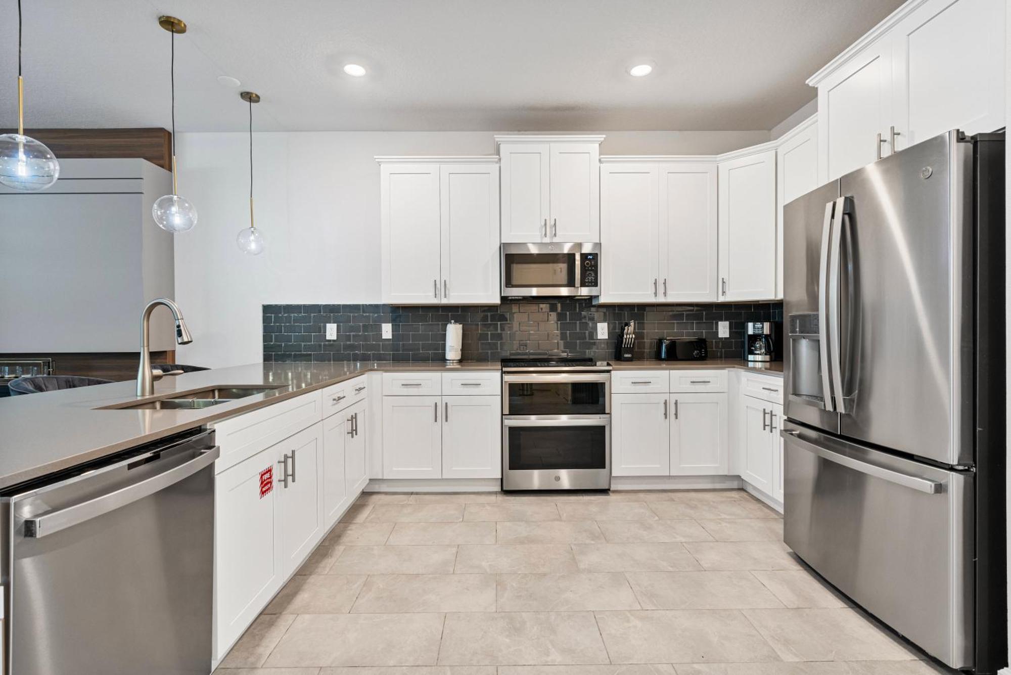 New 8 Bedrooms And 5 Bathrooms At Storey Kissimmee
