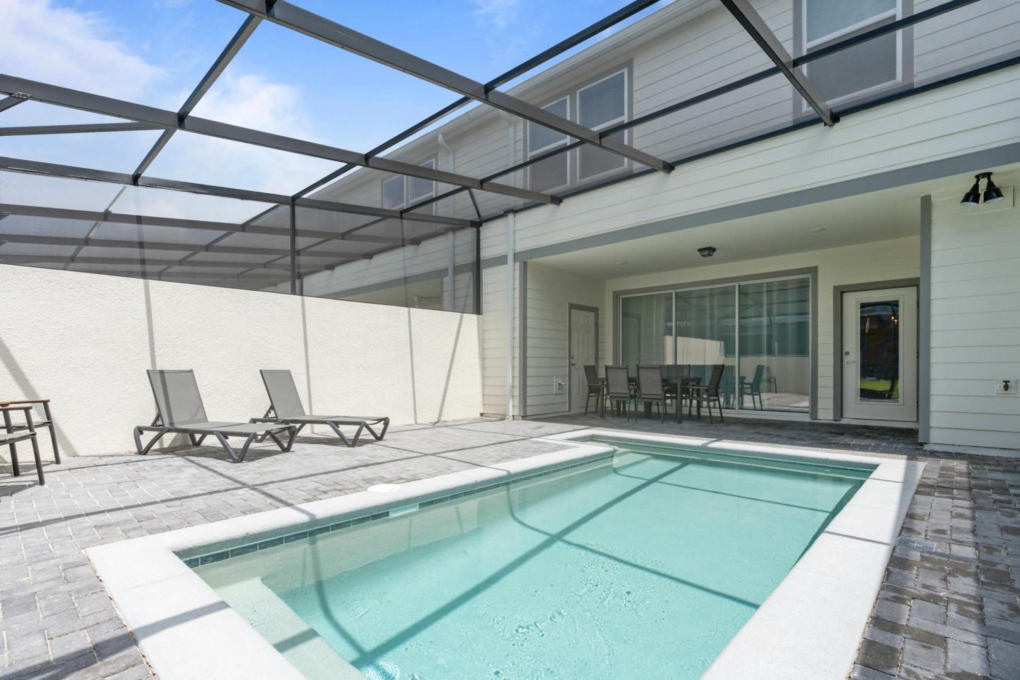 Holiday home Luxury 5 Bedrooms Pool 9 Miles From *