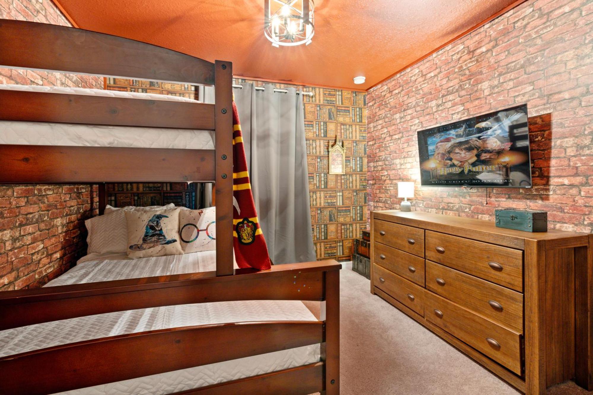 Luxury 5 Bedrooms Pool 9 Miles From *