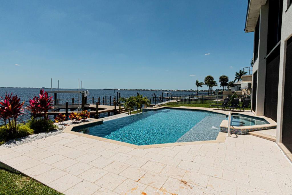Holiday home Breathtaking 6bd Riverfront Mansion W Pool Cape Coral