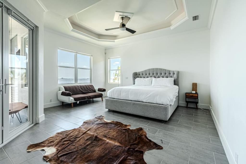 Breathtaking 6bd Riverfront Mansion W Pool Holiday home *