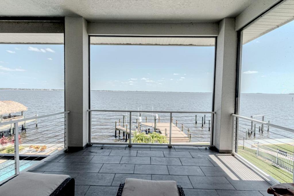 Holiday home Breathtaking 6bd Riverfront Mansion W Pool *