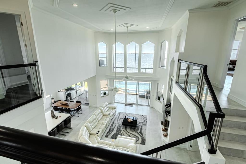 Breathtaking 6bd Riverfront Mansion W Pool * Cape Coral