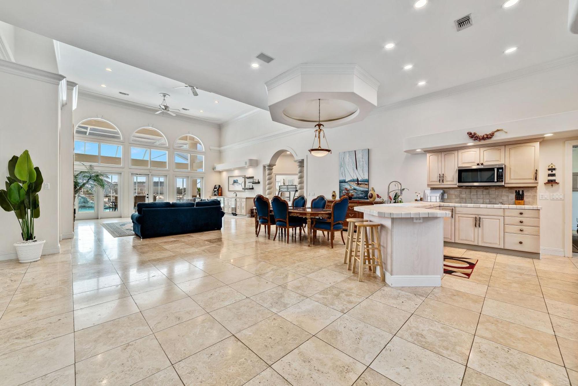 Lucky View House *