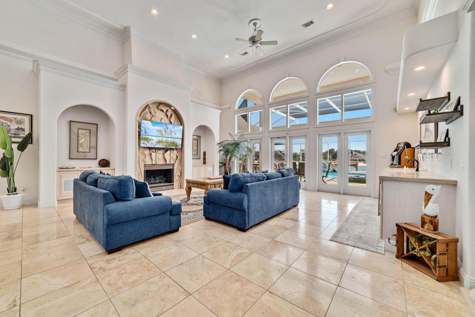 Lucky View House *