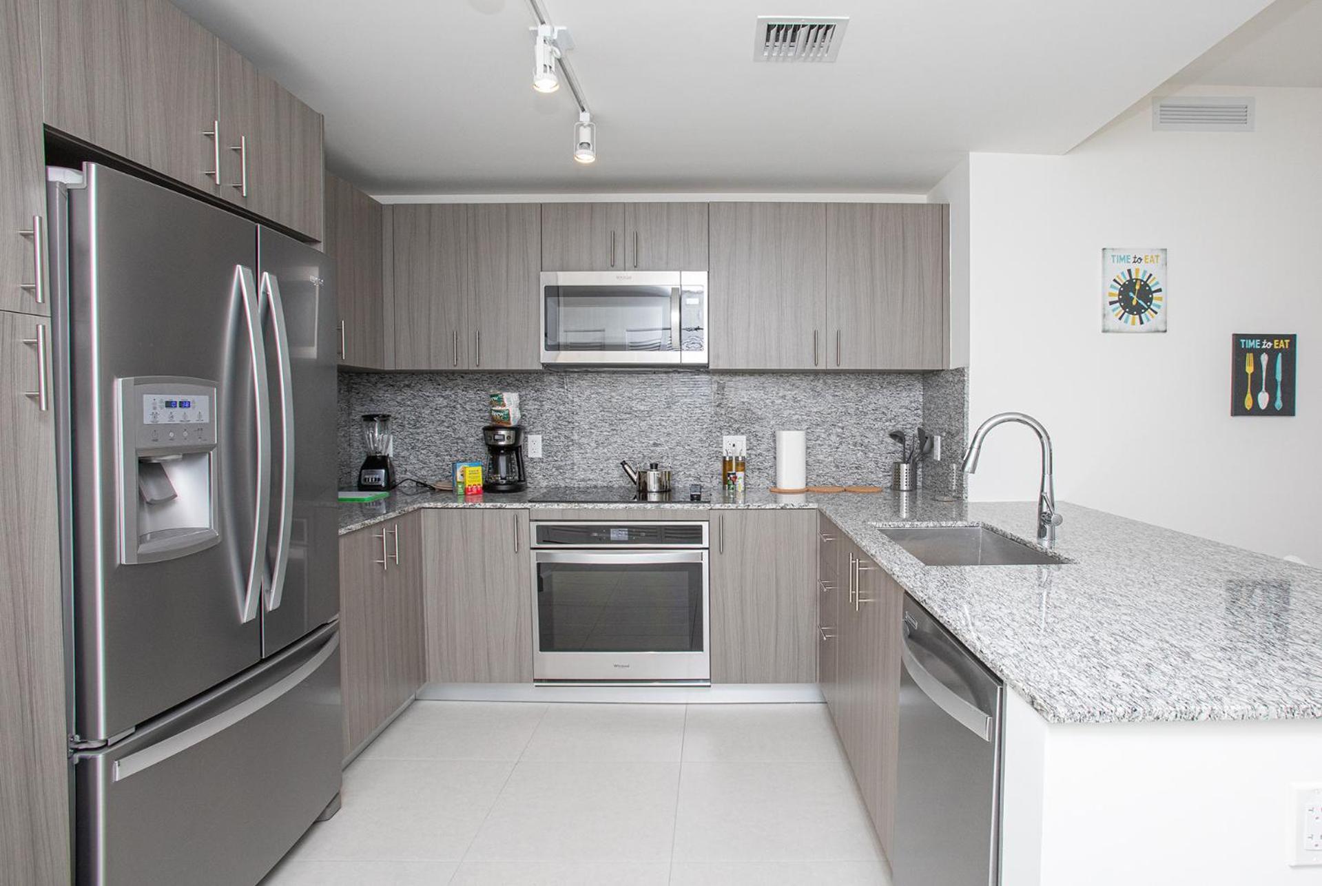 Luxury 1bd/1bt In Downtown Doral Apartment
