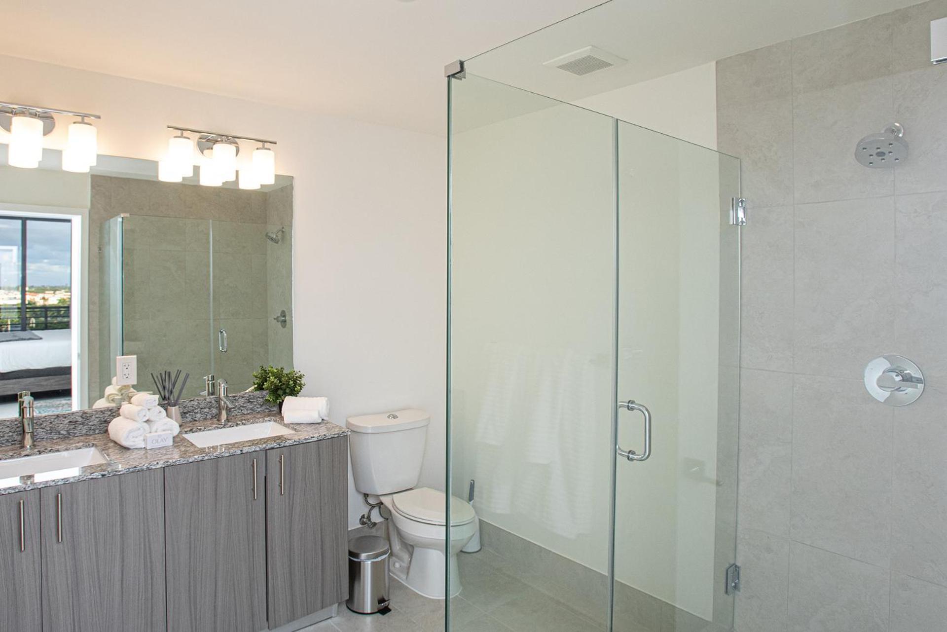 Luxury 1bd/1bt In Downtown Doral *
