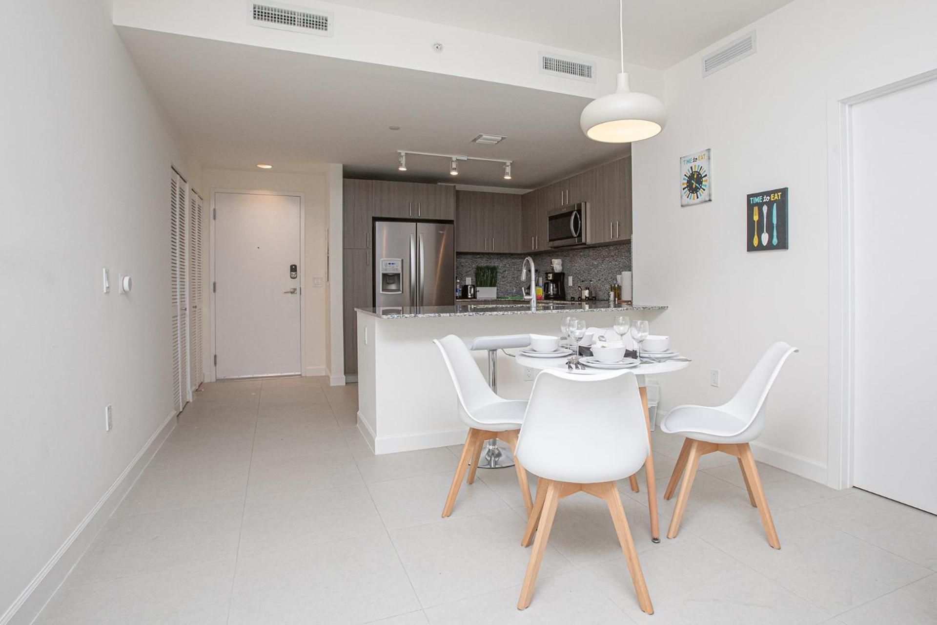 Luxury 1bd/1bt In Downtown Doral Apartment