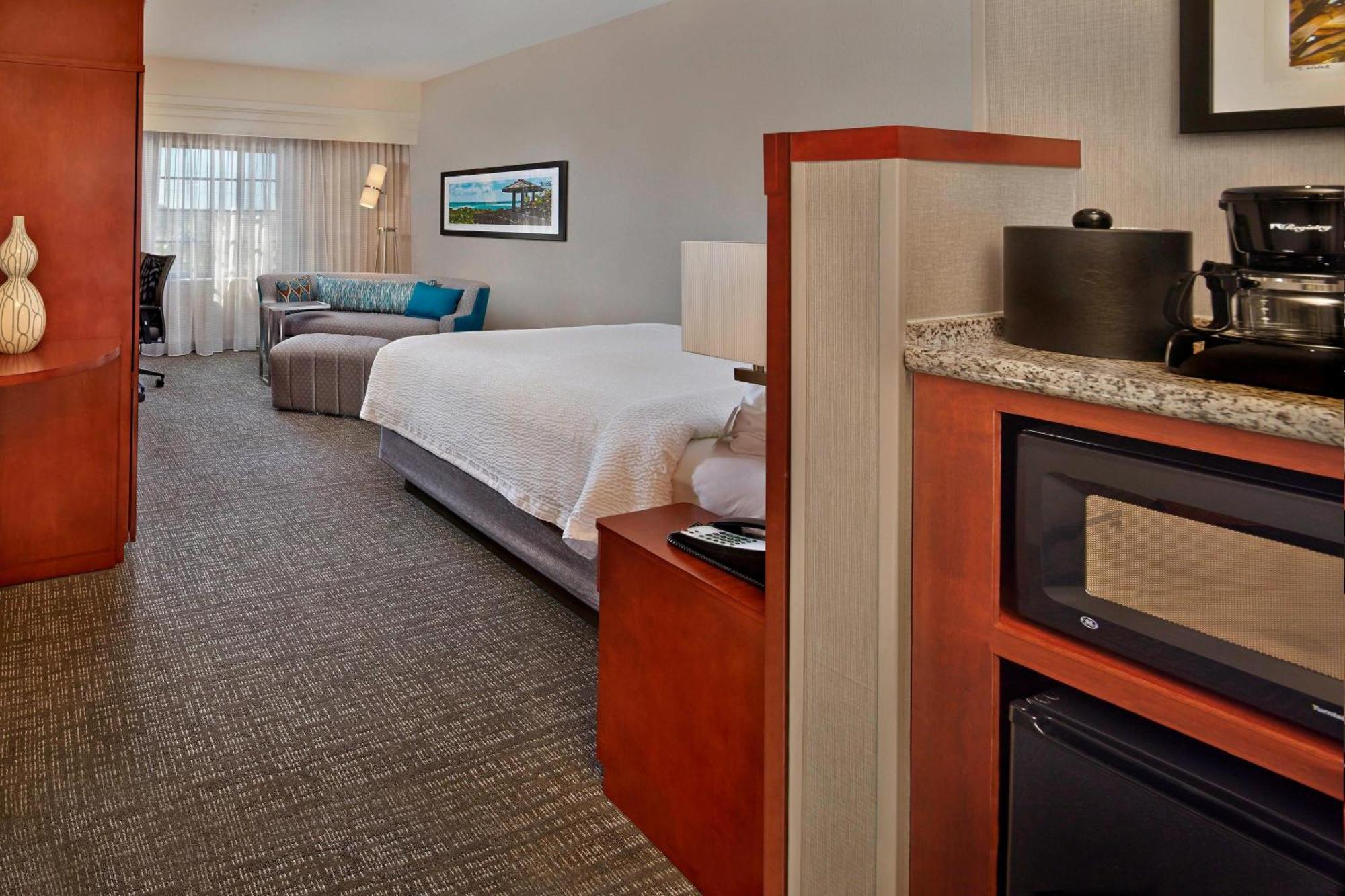 Courtyard By Marriott Hotel 3*