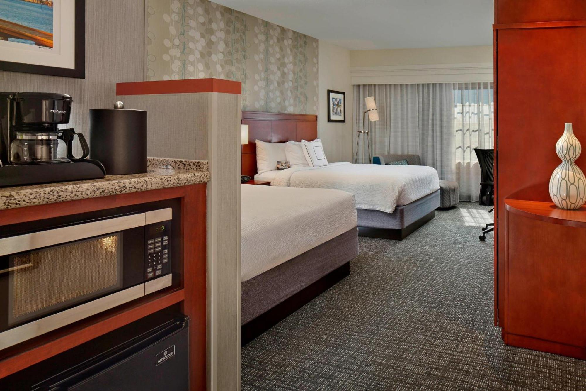 Courtyard By Marriott 3*