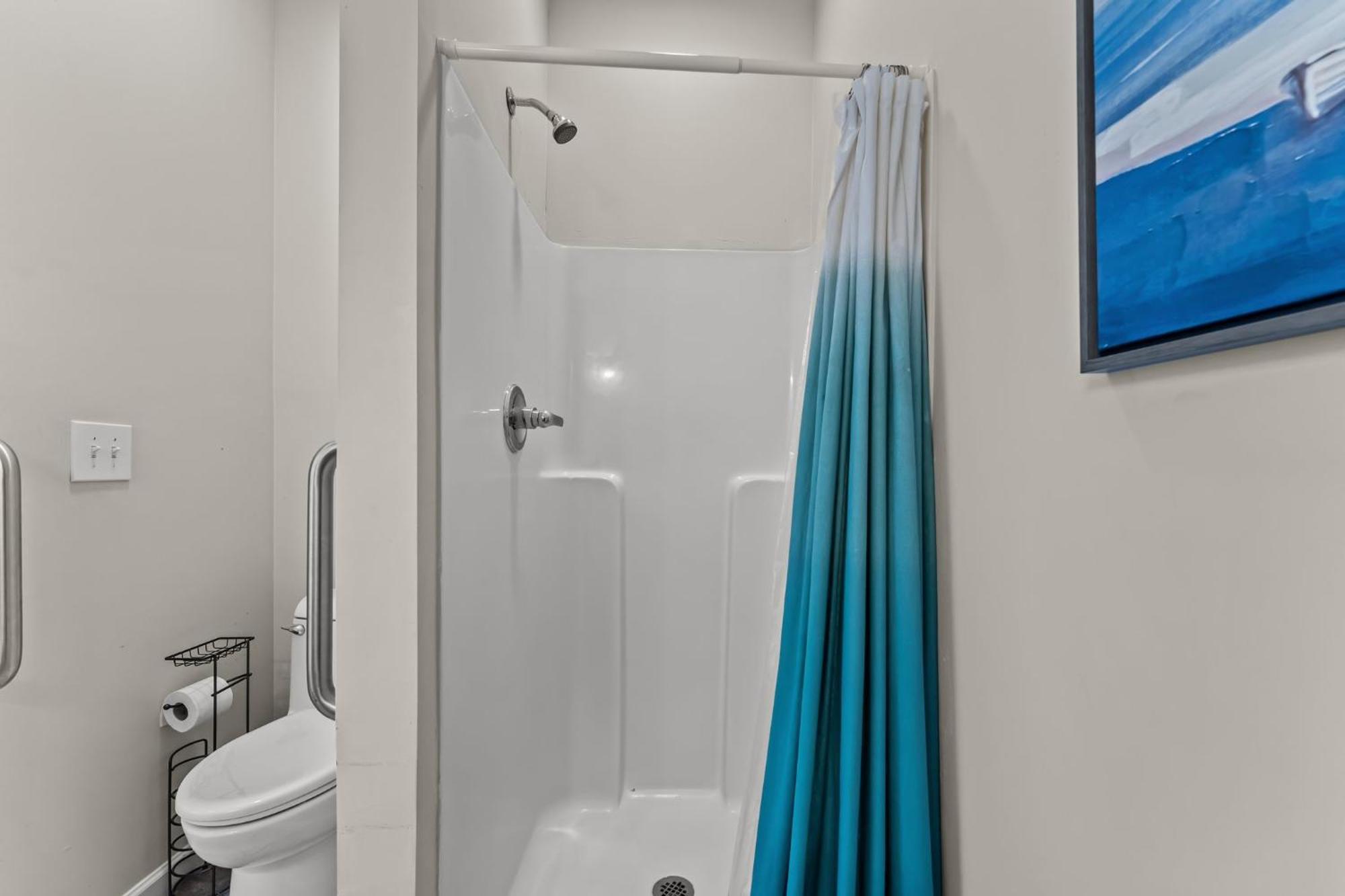 Blue Oasis Vacation With Private Pool & Hot Tub Holiday home *