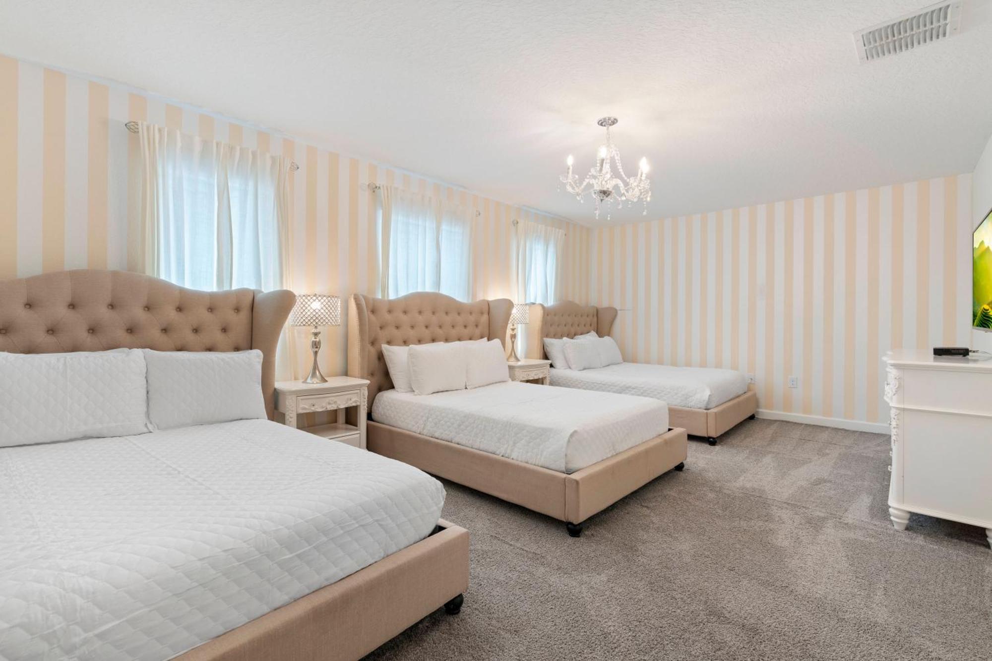 Luxury 9 Bedrooms Poolgames Resort *