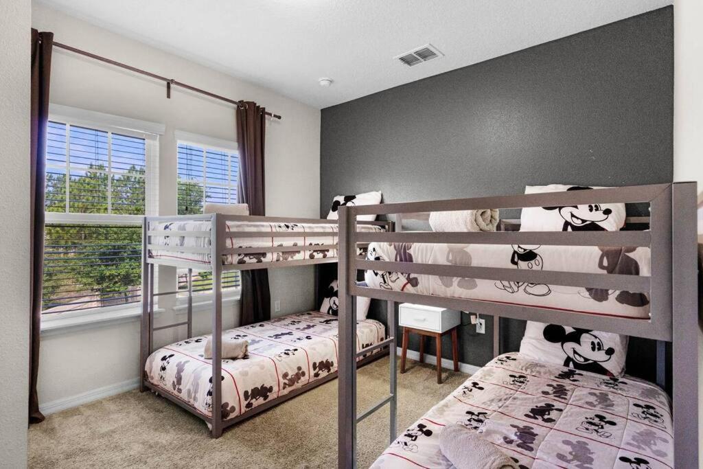 World Charm 4br And 3ba! Holiday home
