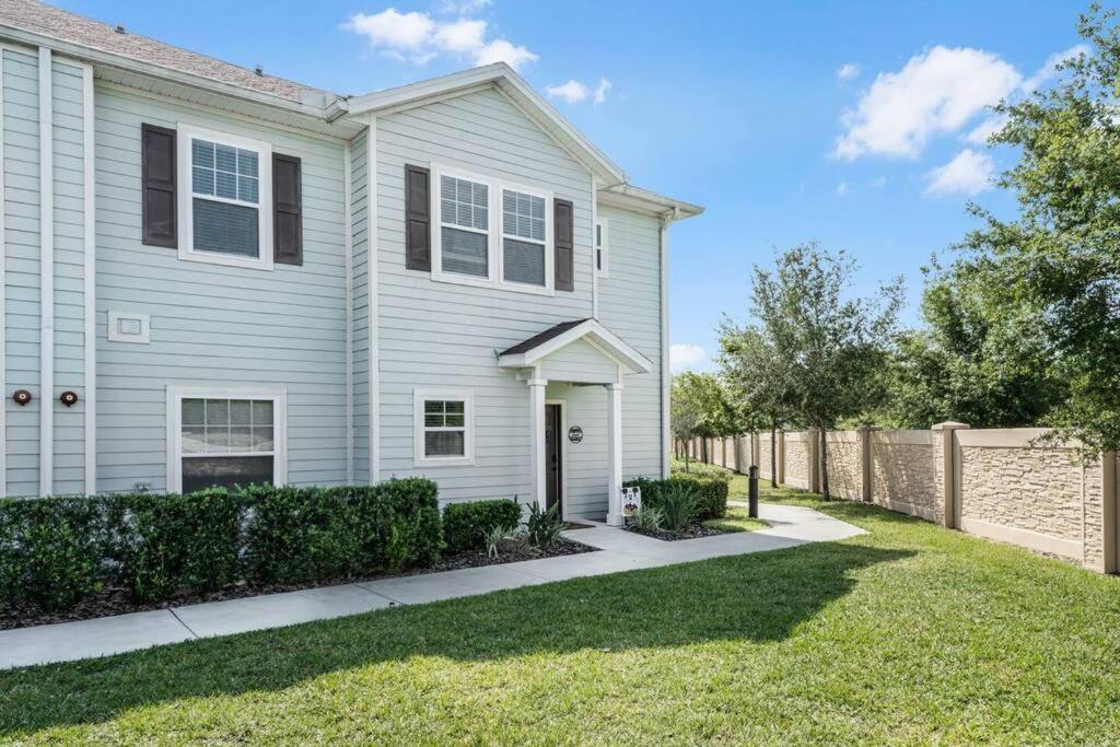 World Charm 4br And 3ba! Holiday home