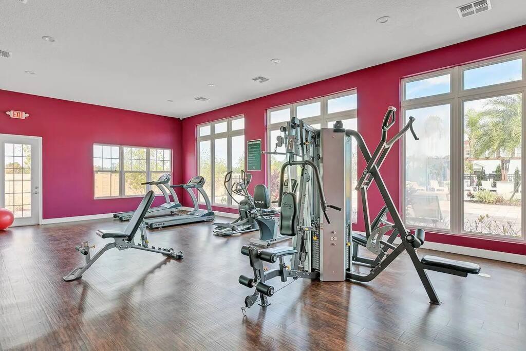 World Charm 4br And 3ba! *