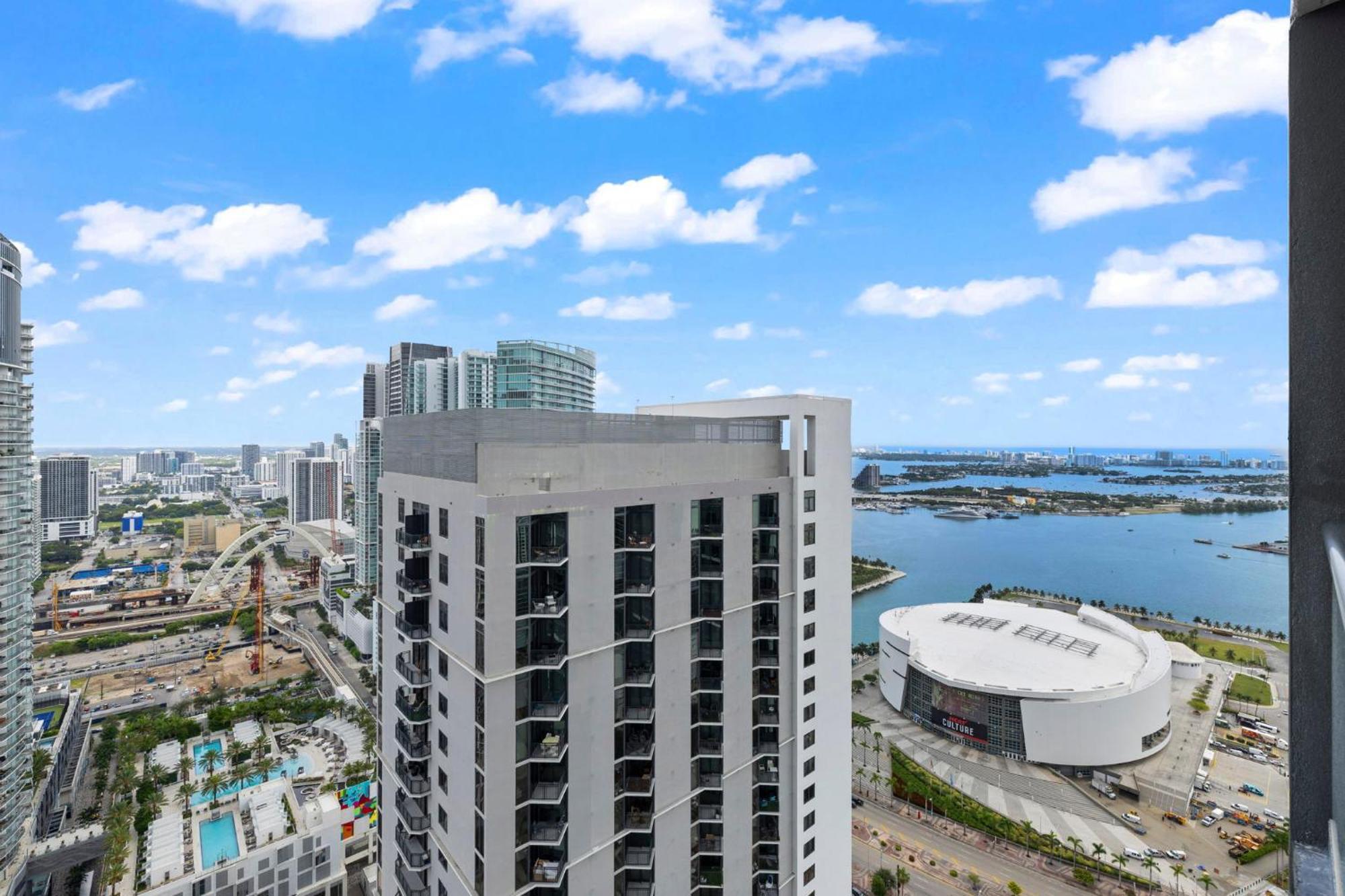 Free Parking! Luxury In Downtown * Miami