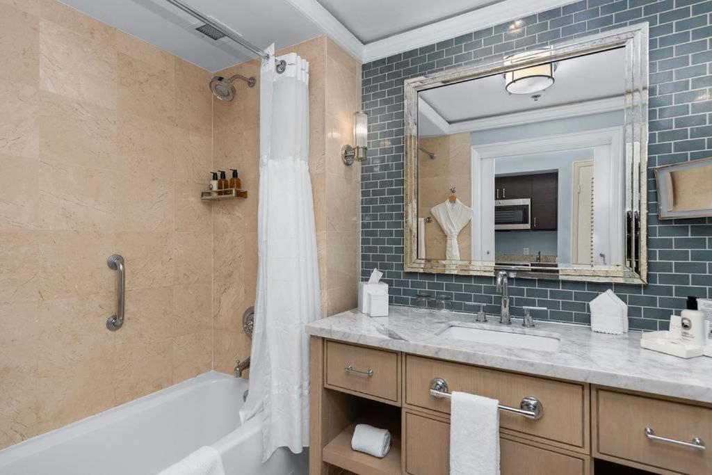 Apartment Stunning Sited The Ritz Carlton