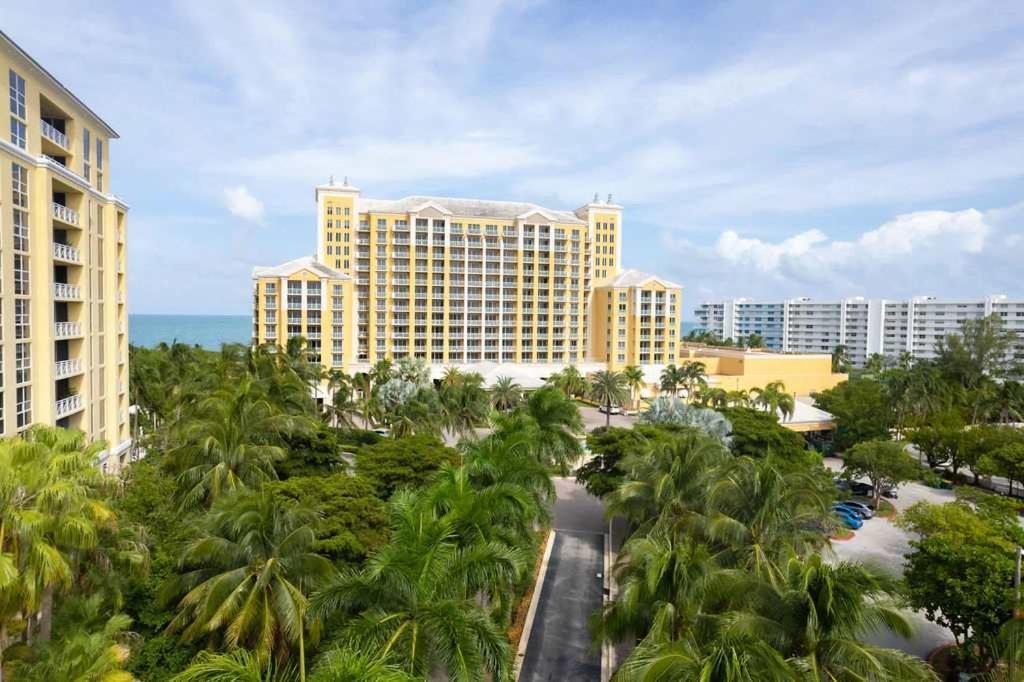 Stunning Sited The Ritz Carlton Apartment