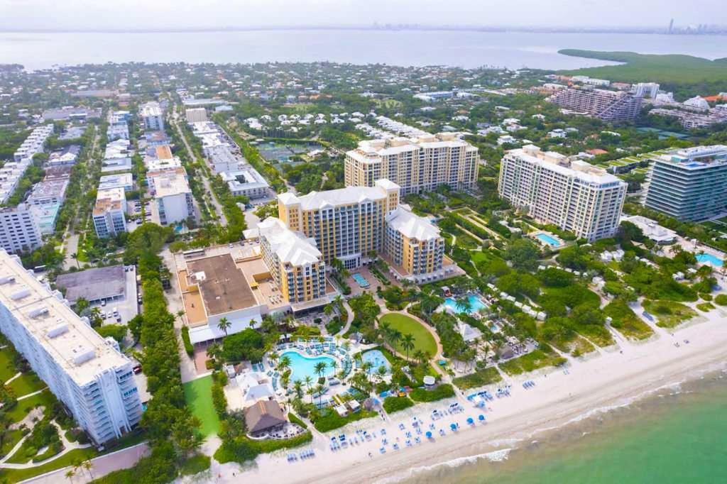 Apartment Stunning Sited The Ritz Carlton