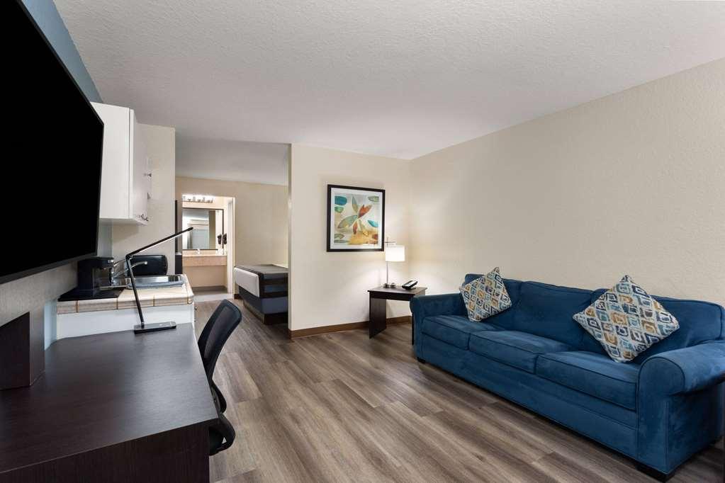 Baymont By Wyndham Punta Gorda/port Charlotte Hotel