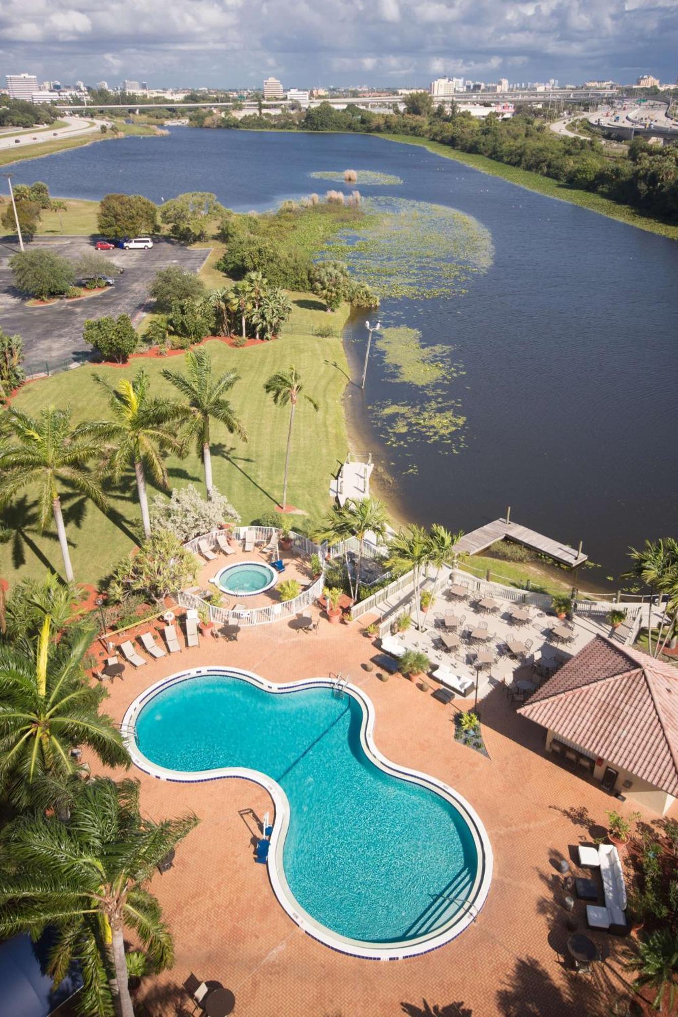 Hotel Hilton Palm Pbi Cloud Lake