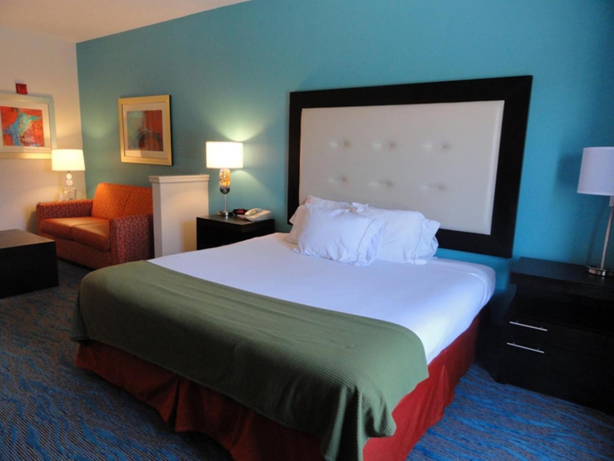 Hotel Express E - Commons Mall Area By Ihg 2*