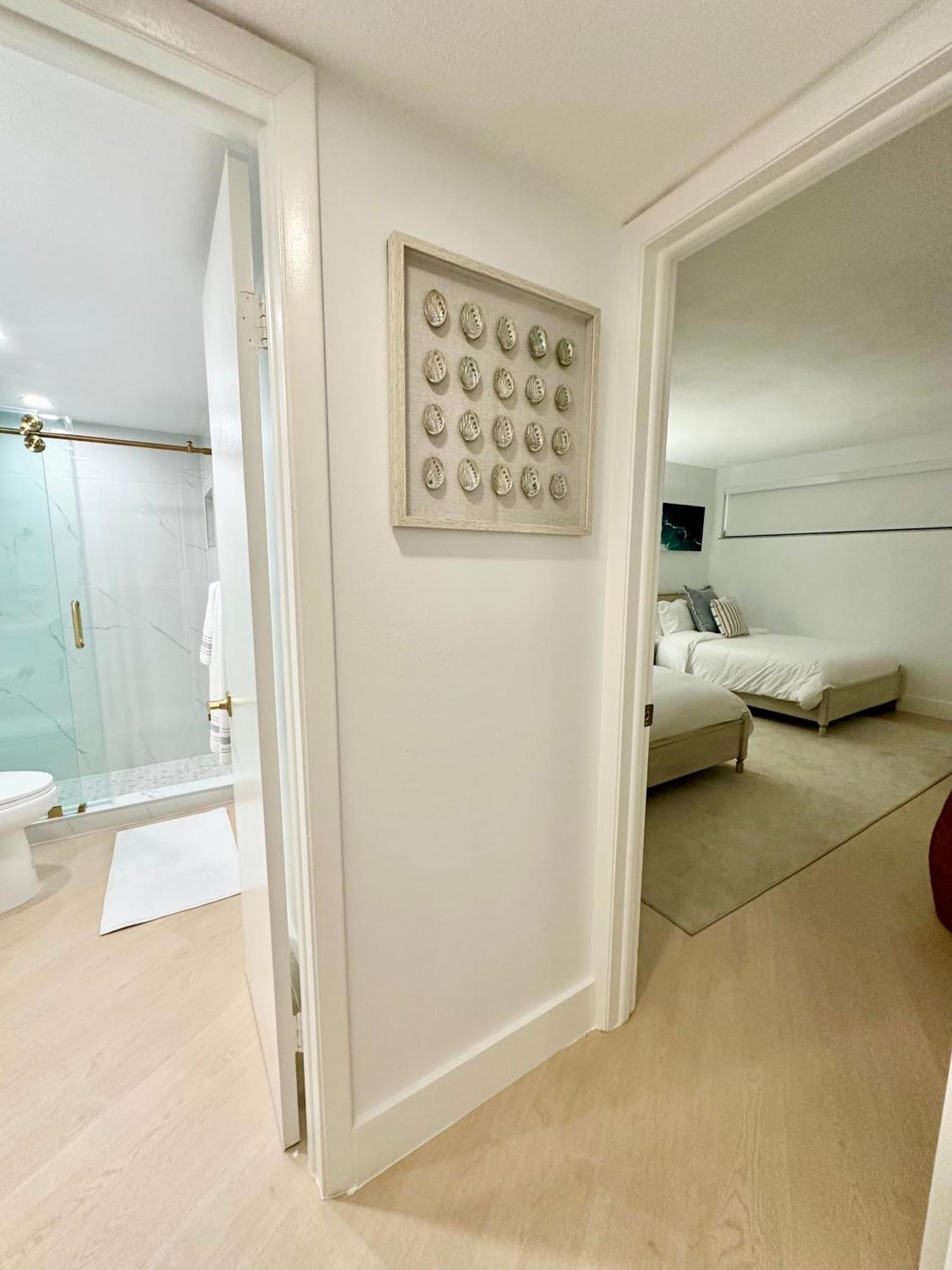 Coastal Chic Getaway Modern 2 Bed 2 Bath In Key Largo, Marina Pool Pickleball Apartment