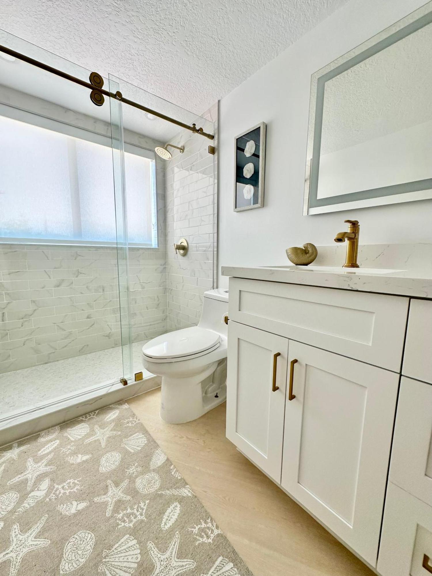 Coastal Chic Getaway Modern 2 Bed 2 Bath In Key Largo, Marina Pool Pickleball Apartment *
