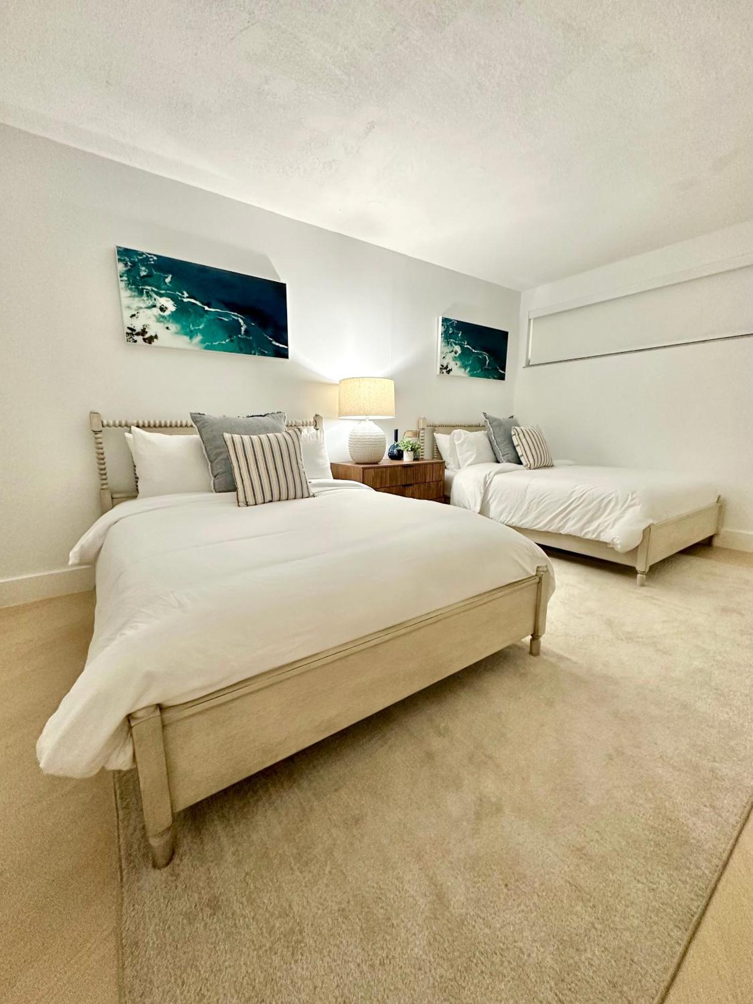 Coastal Chic Getaway Modern 2 Bed 2 Bath In Key Largo, Marina Pool Pickleball Key Largo