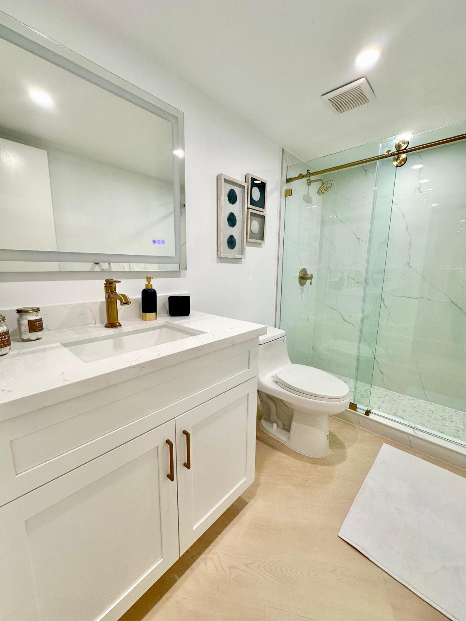 Coastal Chic Getaway Modern 2 Bed 2 Bath In Key Largo, Marina Pool Pickleball