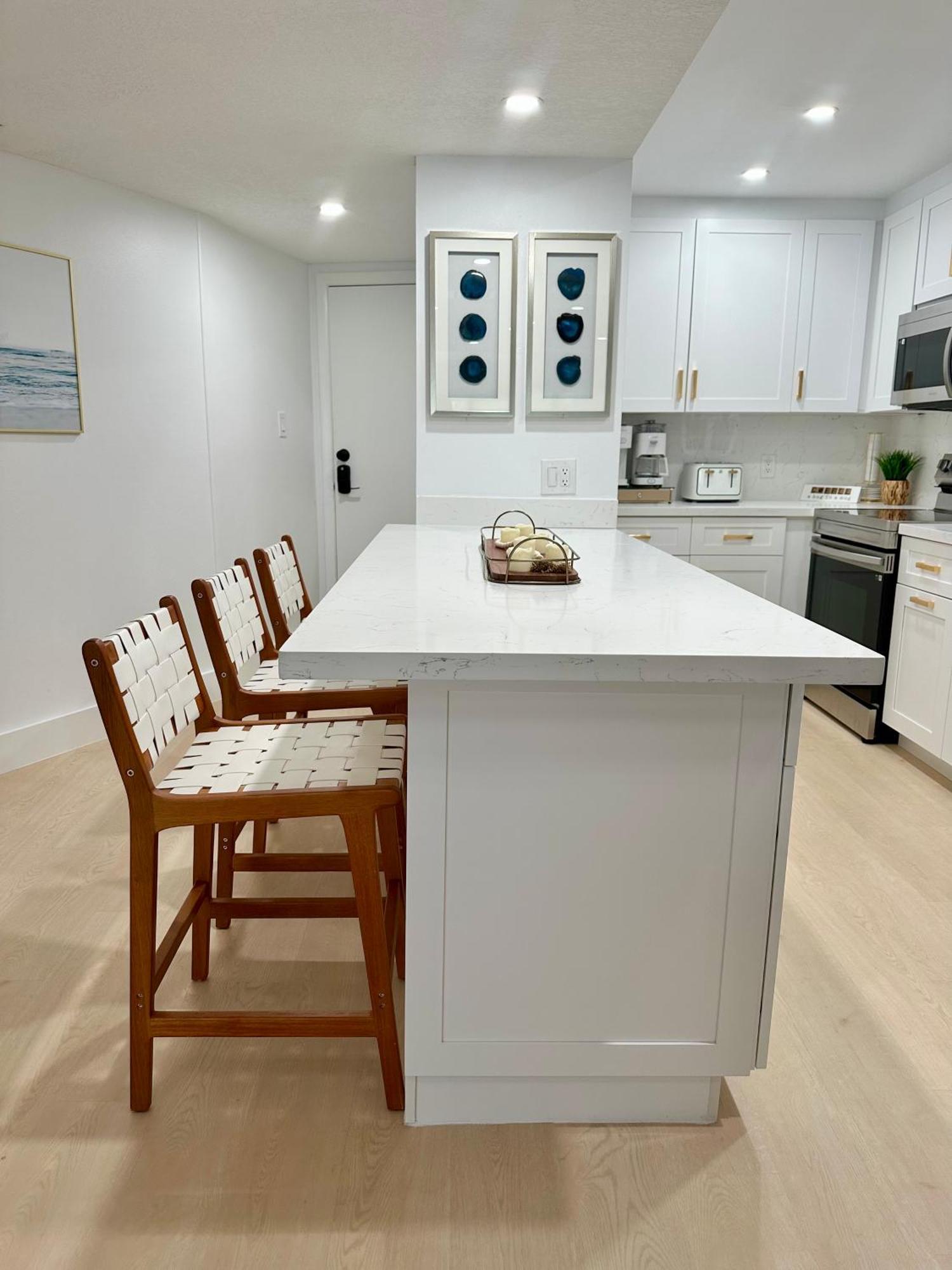 Coastal Chic Getaway Modern 2 Bed 2 Bath In Key Largo, Marina Pool Pickleball Key Largo