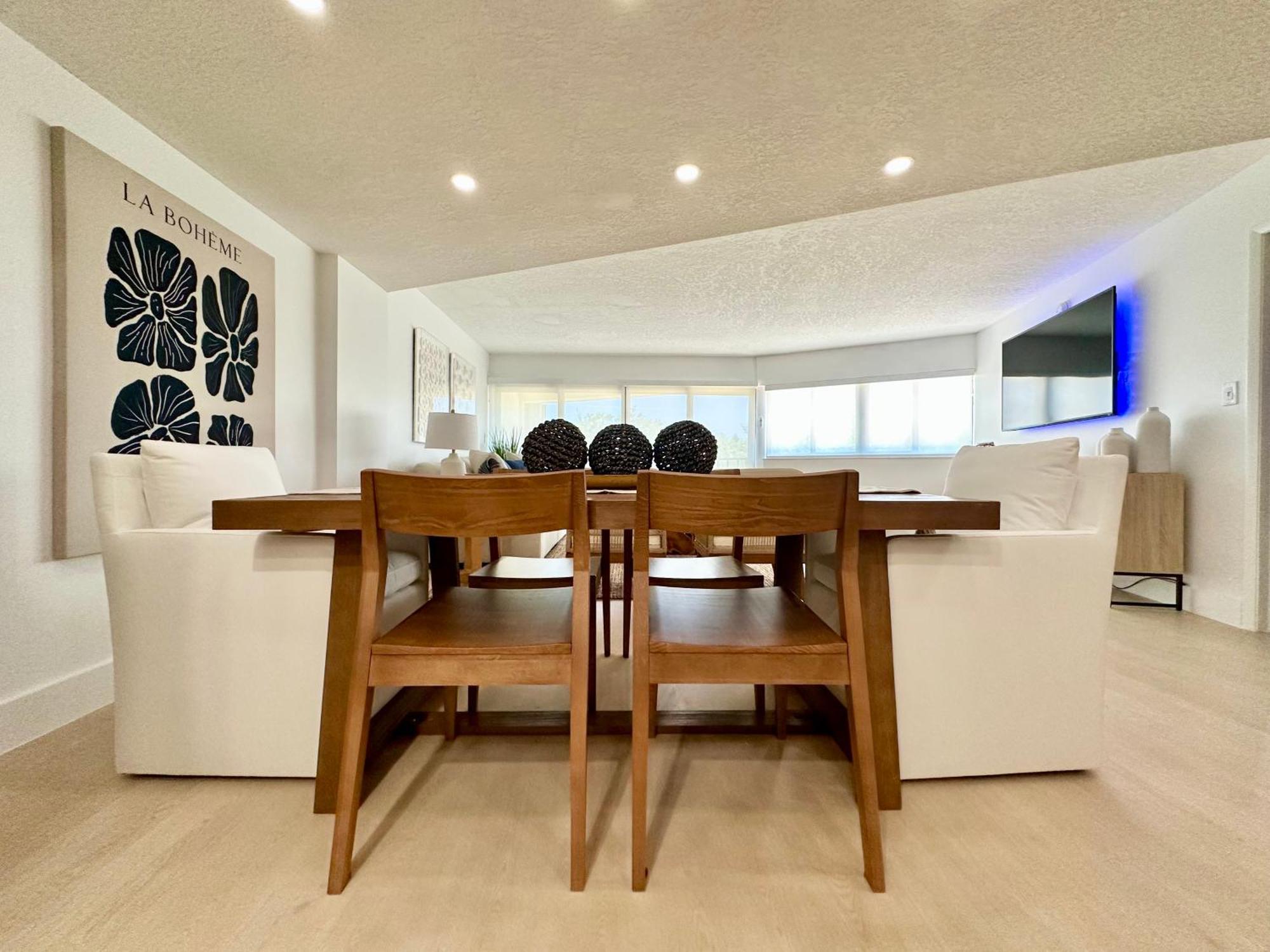 Coastal Chic Getaway Modern 2 Bed 2 Bath In Key Largo, Marina Pool Pickleball