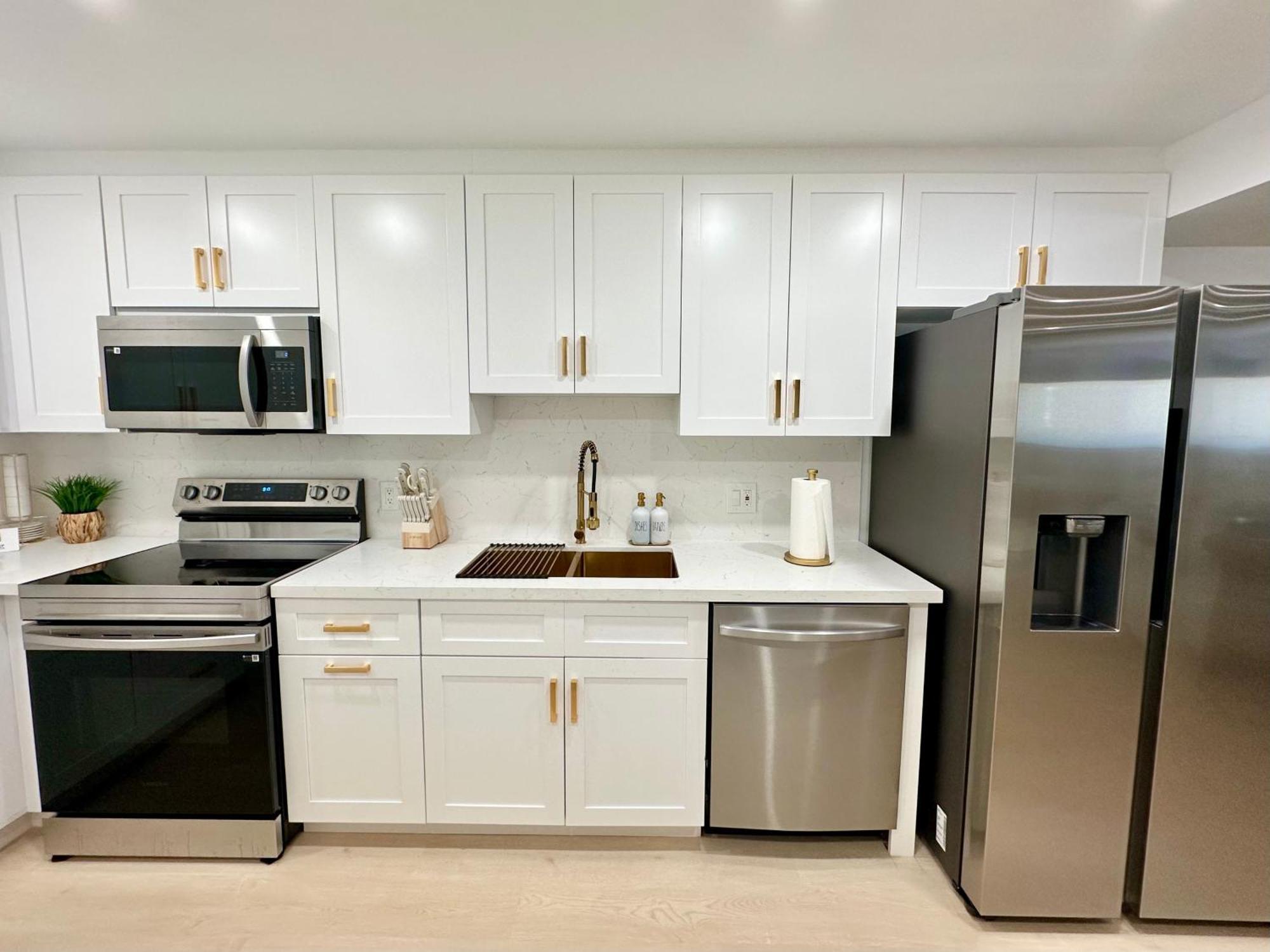 Coastal Chic Getaway Modern 2 Bed 2 Bath In Key Largo, Marina Pool Pickleball