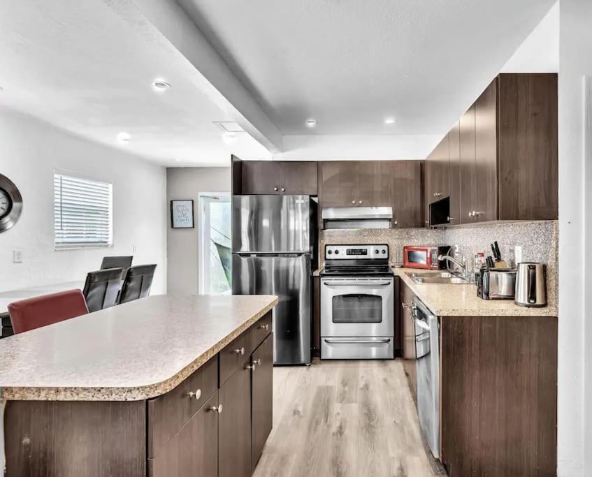 Cozy 3 - 2, Heated Pool & Jacuzzi, 10 Min And Olas * Fort Lauderdale