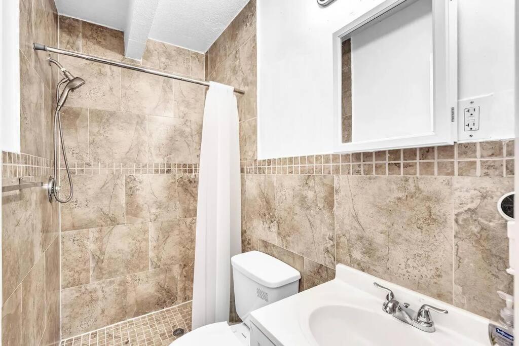 Cozy 3 - 2, Heated Pool & Jacuzzi, 10 Min And Olas Holiday home Fort Lauderdale
