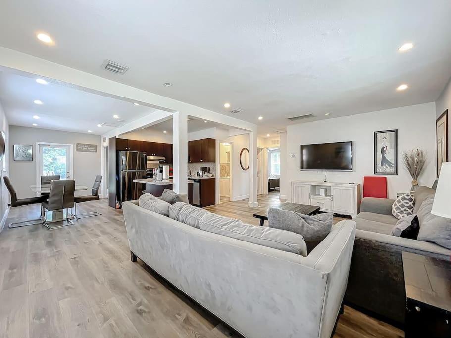 Cozy 3 - 2, Heated Pool & Jacuzzi, 10 Min And Olas Fort Lauderdale