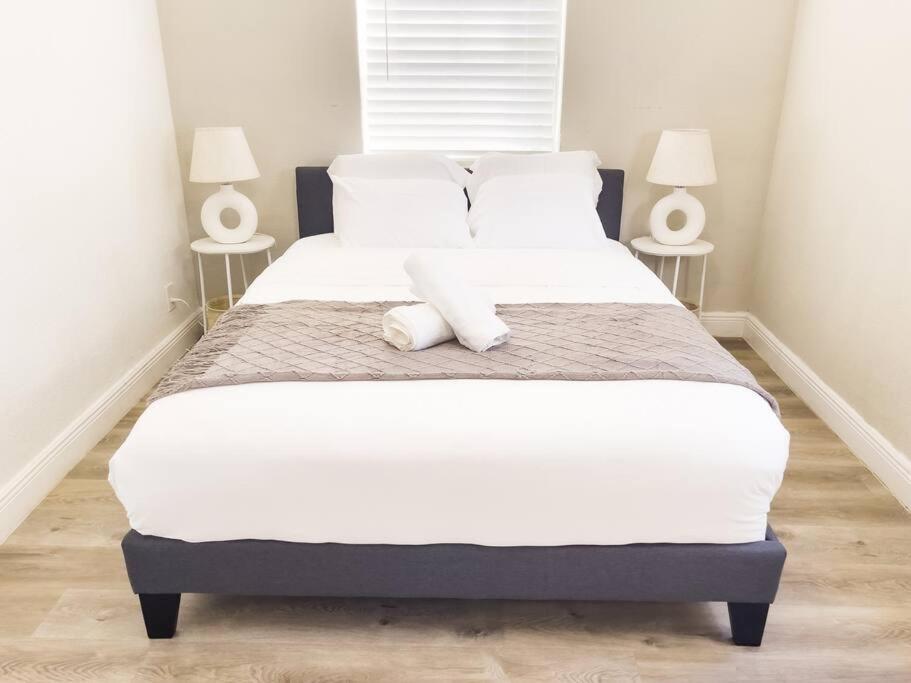 Cozy 3 - 2, Heated Pool & Jacuzzi, 10 Min And Olas Holiday home