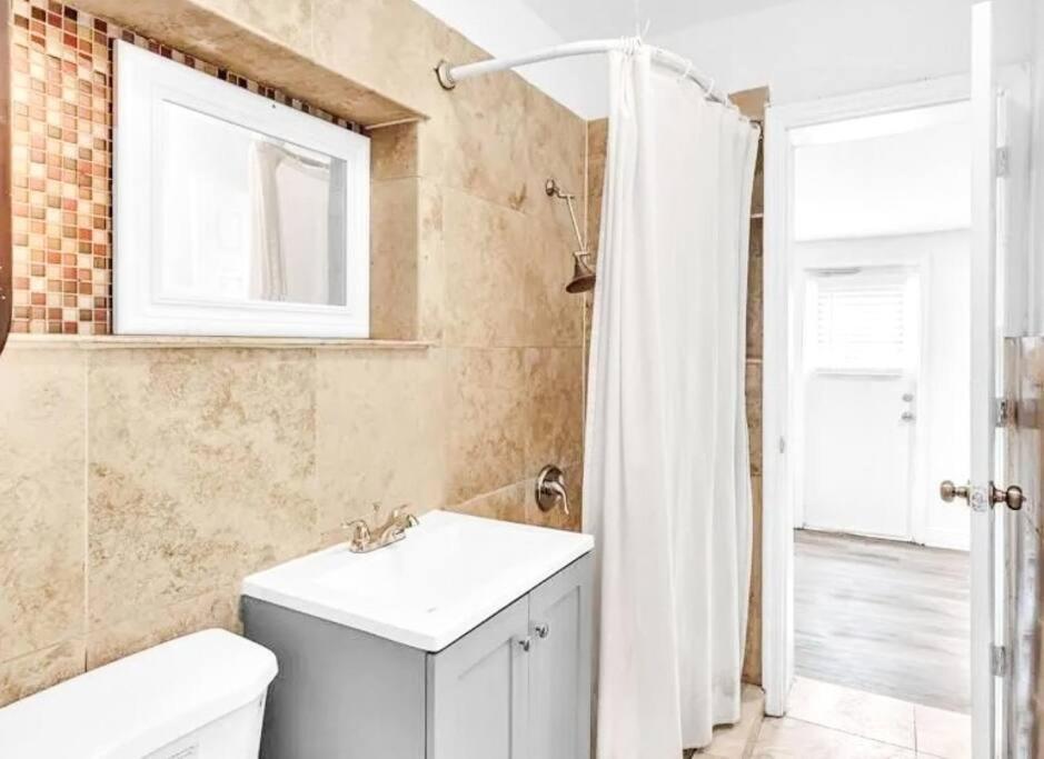 Holiday home Cozy 3 - 2, Heated Pool & Jacuzzi, 10 Min And Olas Fort Lauderdale