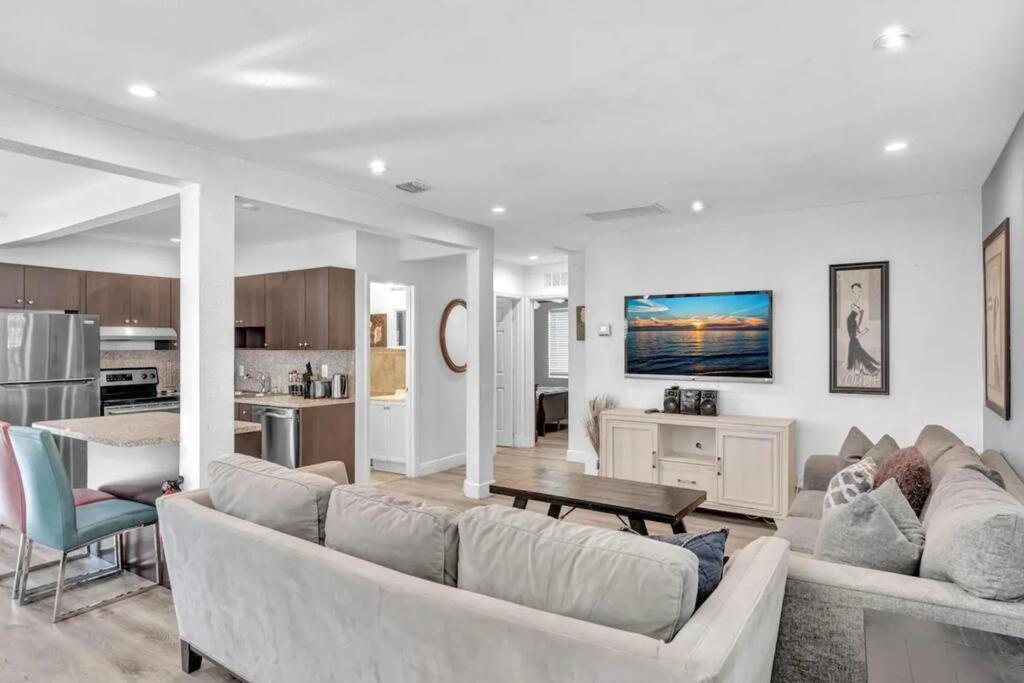 Holiday home Cozy 3 - 2, Heated Pool & Jacuzzi, 10 Min And Olas Fort Lauderdale