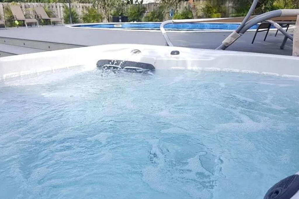 Cozy 3 - 2, Heated Pool & Jacuzzi, 10 Min And Olas Holiday home Fort Lauderdale