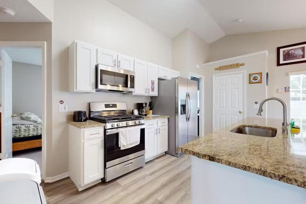 Pet-friendly W/pool Near Disney&championsgate Holiday home *