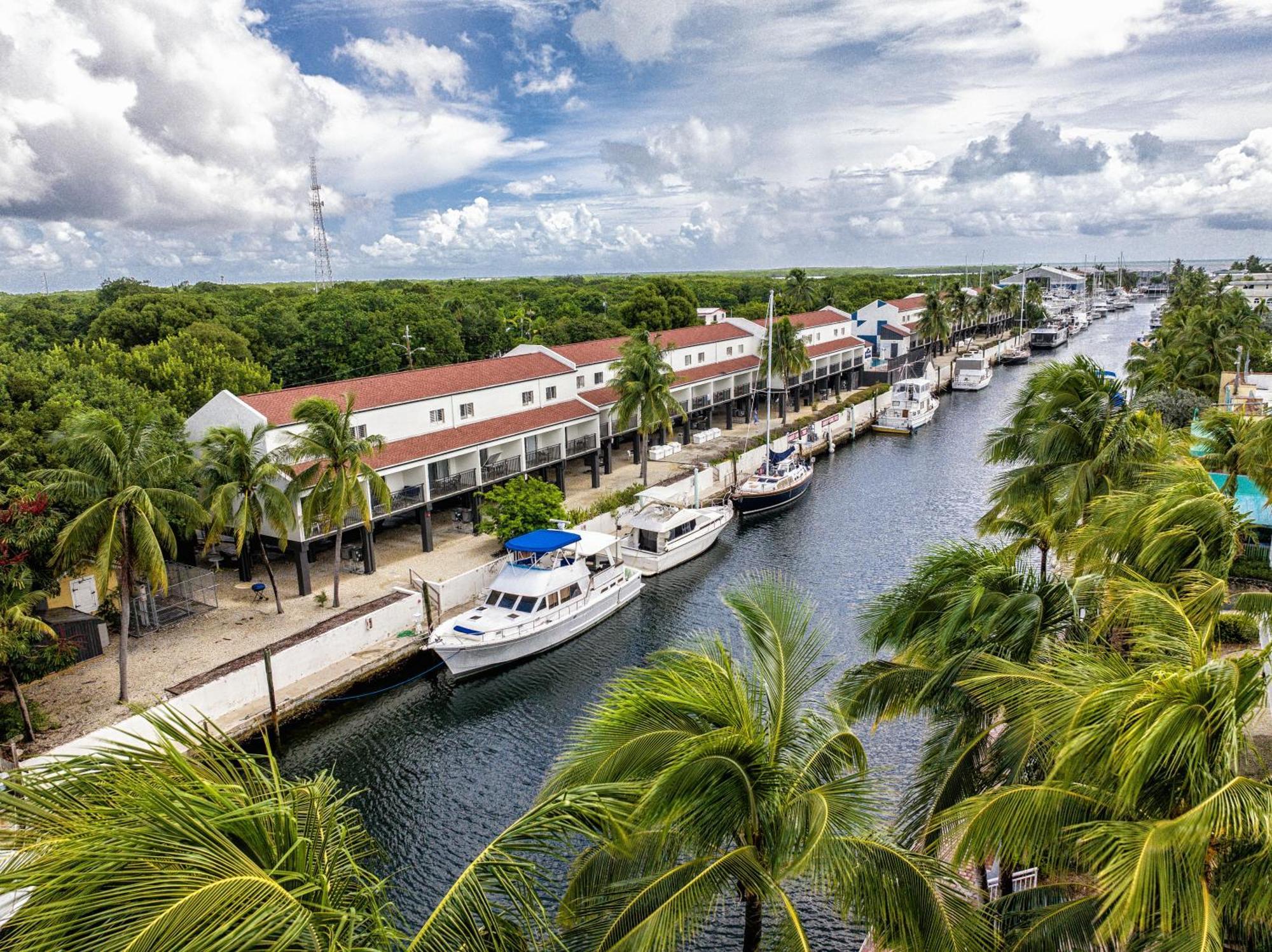 Waterside And Marina Inn