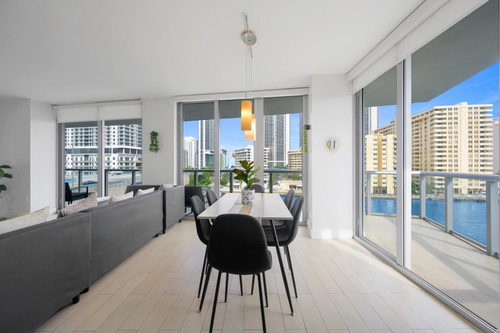 Apartment Hallandale Sky Water View