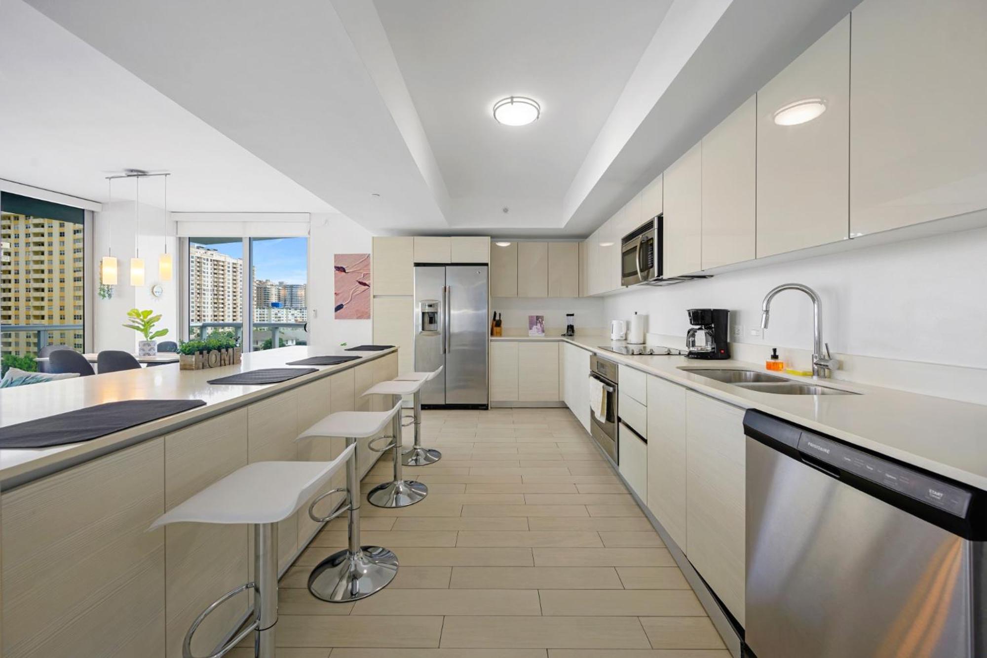 Hallandale Sky Water View Apartment *