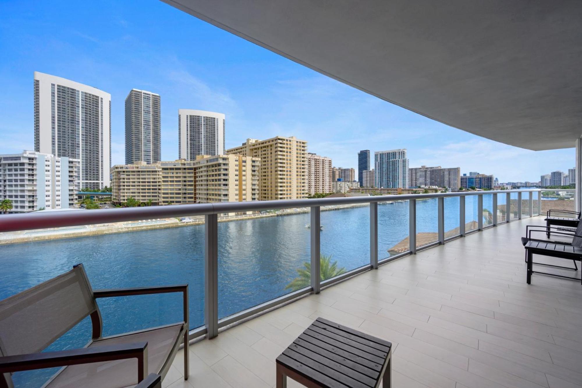 Hallandale Sky Water View Apartment Hallandale Beach