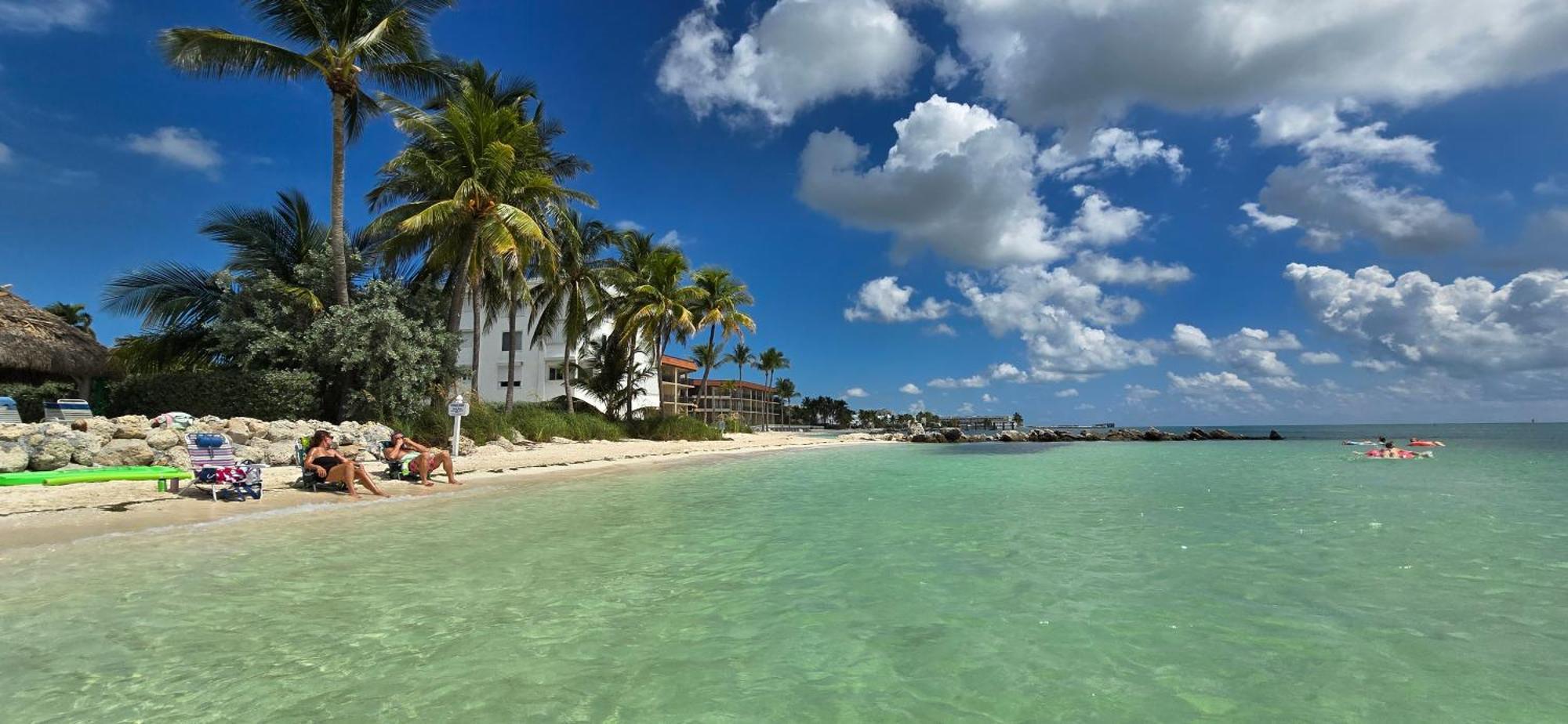 Paradise Awaits At Key Colony Aparthotel Key Colony Beach