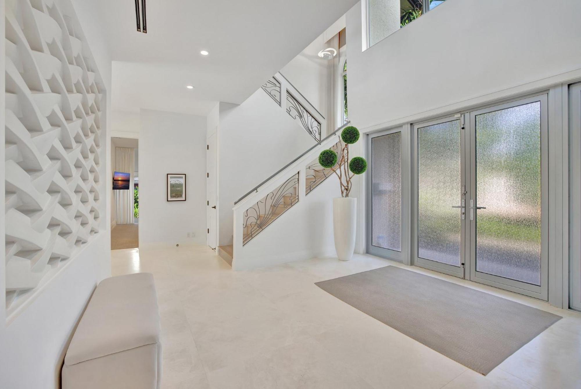 Elegant Waterfront Estate 6br- 6.5ba