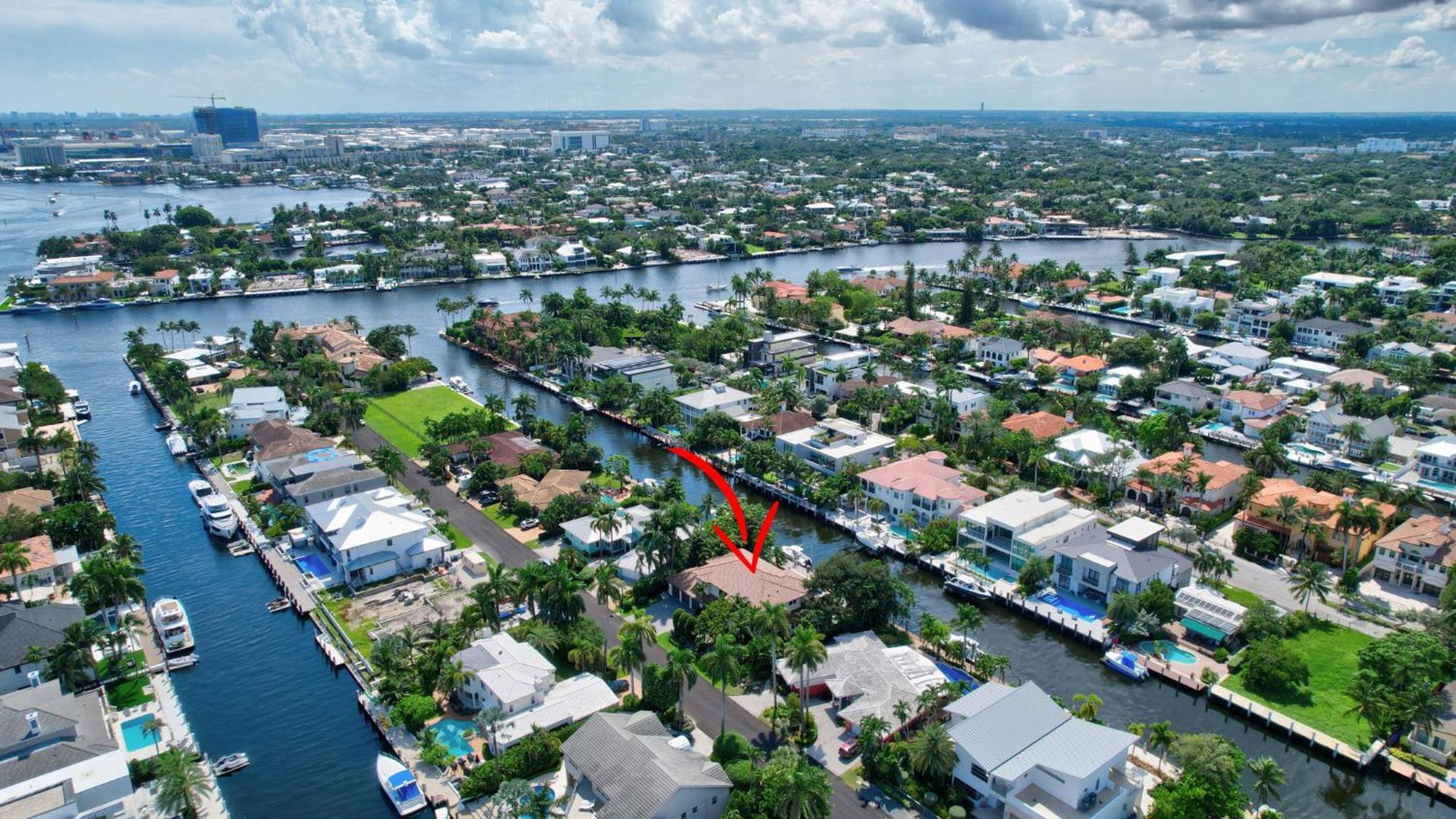 Holiday home Elegant Waterfront Estate 6br- 6.5ba *