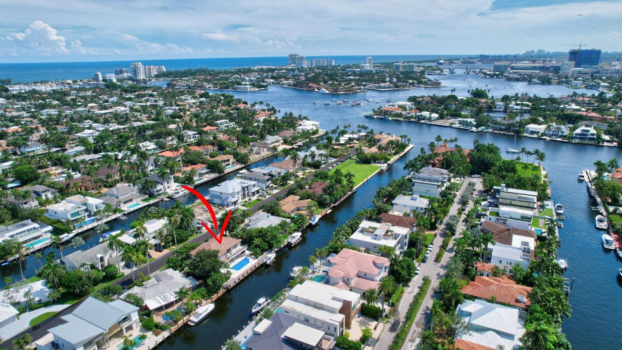 Elegant Waterfront Estate 6br- 6.5ba Holiday home