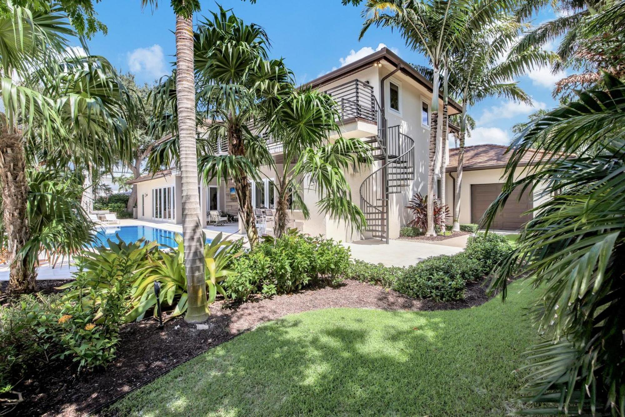 Elegant Waterfront Estate 6br- 6.5ba